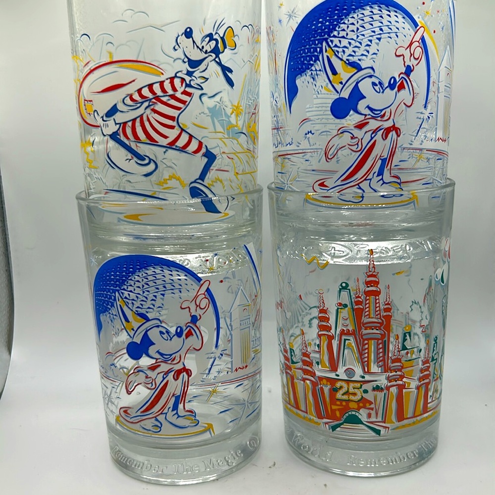 Walt Disney World's 25th anniversary Set of 4 drinking glasses